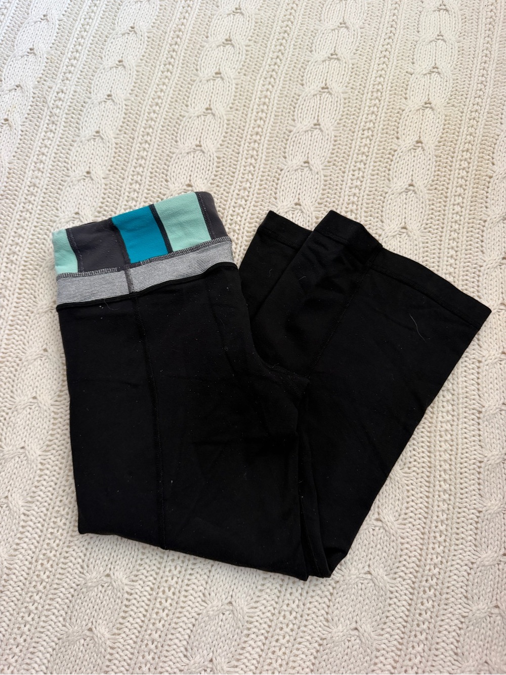 Black Lululemon Cropped Yoga Pants size 4